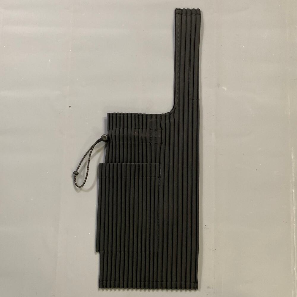 ISSEY MIYAKE Black Ribbed Bags